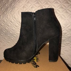 HEELED BOOTS